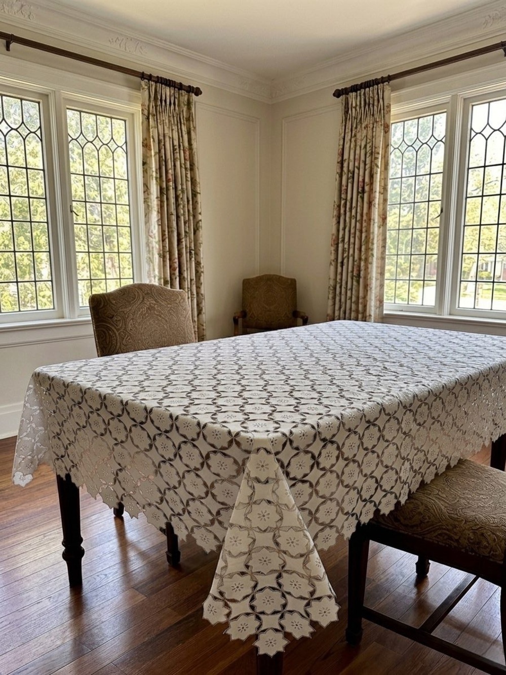 Marguerites Lace Tablecloth 72x144 Rectangular White Floral Vintage Elegant